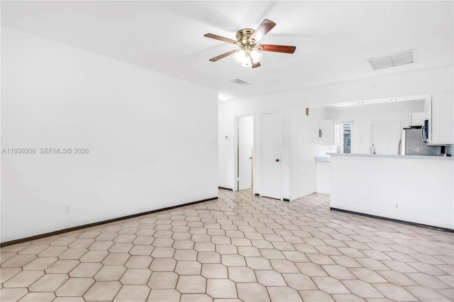 Building Photo - 137 NE 1st Ct