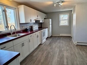 Building Photo - 17 Park Ave