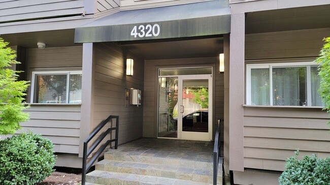 Primary Photo - Spacious and turn key ready 2 bedroom apar...