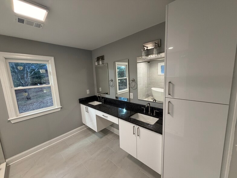 Building Photo - 3022 Wilson Rd