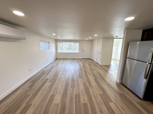 Building Photo - Don’t Miss Out on This Newly Renovated Ric...