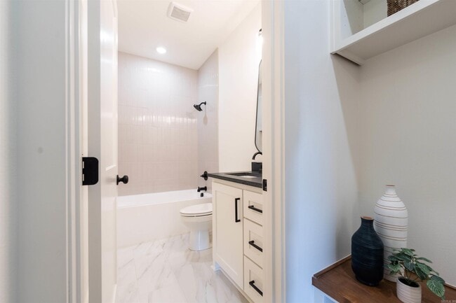Building Photo - 141 Ridgeview Trl