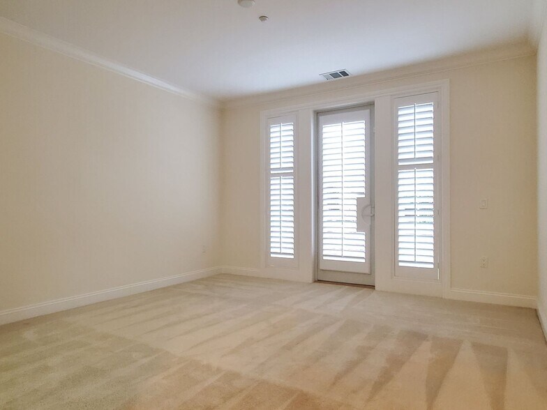 Building Photo - 2881 Meridian Ave