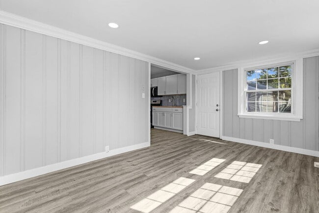 Building Photo - 1122 Roxton Dr