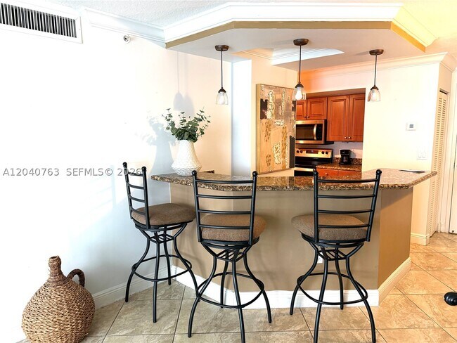 Building Photo - 6917 Collins Ave