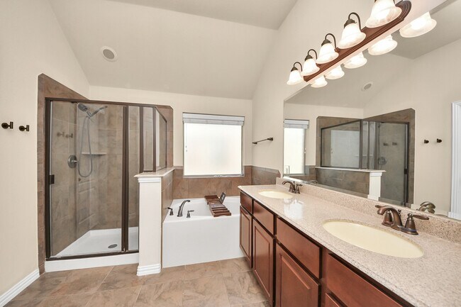 Building Photo - 7503 Amber Village Cir