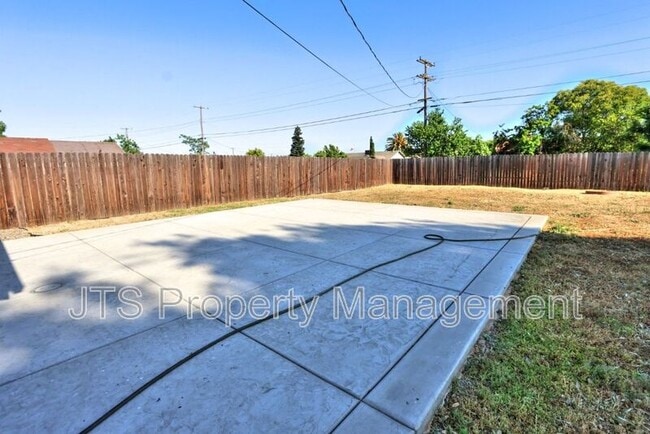 Building Photo - 2500 51st Ave