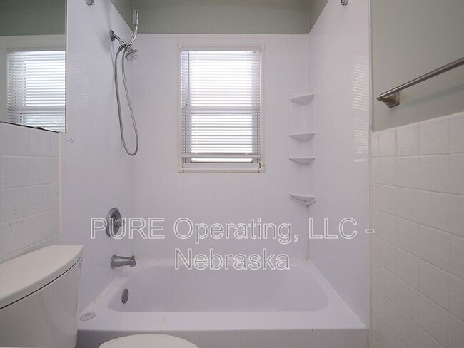 Building Photo - 4921 Bancroft St