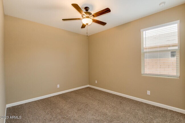 Building Photo - 41329 W Curtis Ln