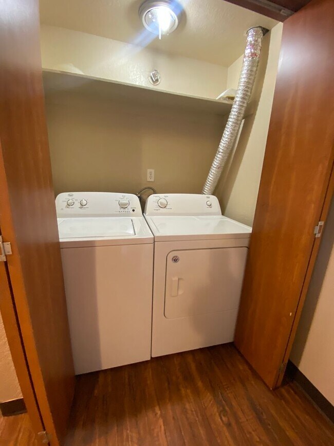 Building Photo - Great Spokane Valley Location-2 bed 1 bath...