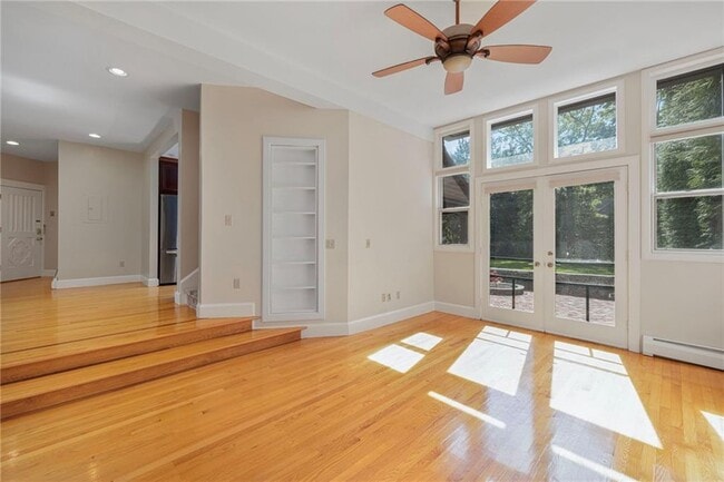 Building Photo - 107 Old Beach Rd