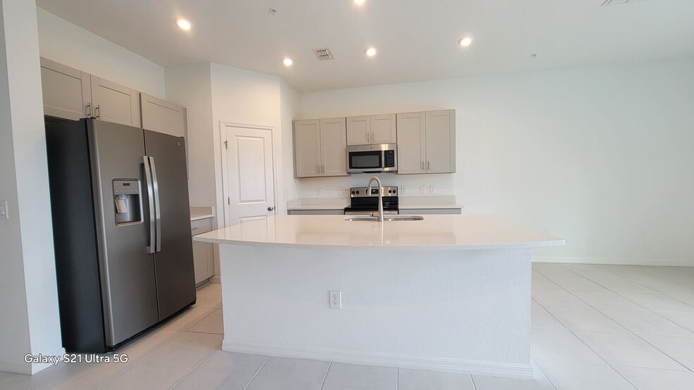 Building Photo - 2066 Crystal Bell St