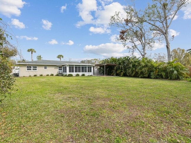 Building Photo - 605 Gardenia St