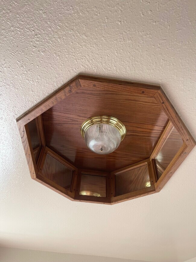 Building Photo - 817 Lake Ave