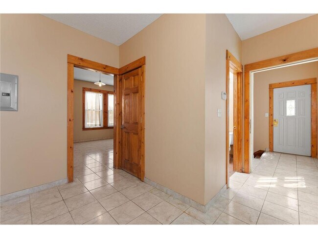 Building Photo - 1064 Magnolia Ave E