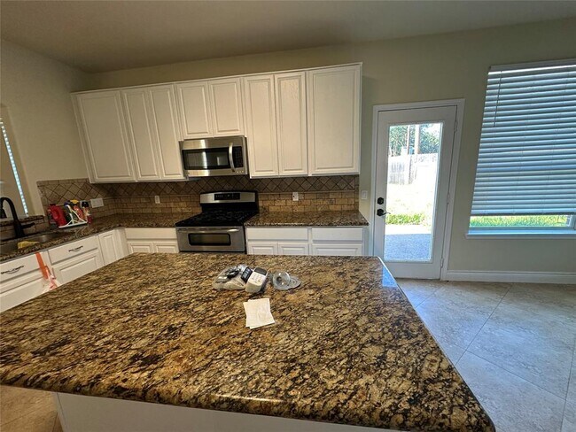 Building Photo - 5703 Saragosa Dr