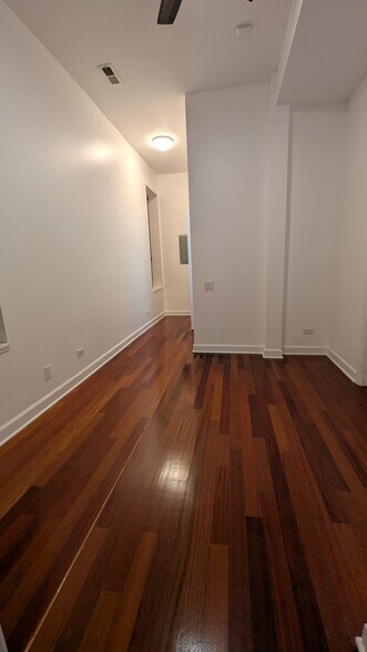 Building Photo - 1222 W Hubbard St