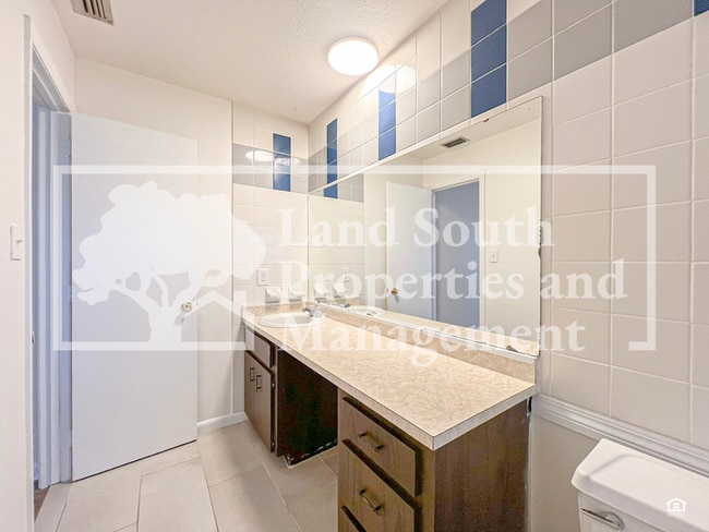 Building Photo - 729 W Daughtery Rd