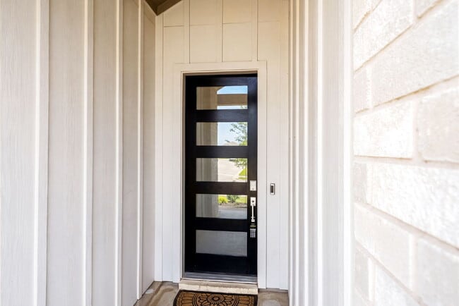 Building Photo - Spacious Comfort Meets Everyday Luxury in This Beautiful One Story