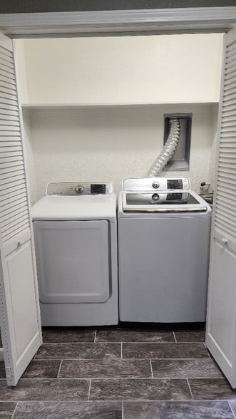 Building Photo - 3438 E Monte Vista Dr