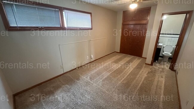 Building Photo - $1195 - 3 bed 1.5 bath - Single Family Home