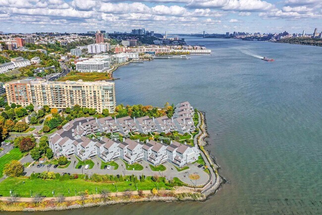 Building Photo - 14A Riverview Cir