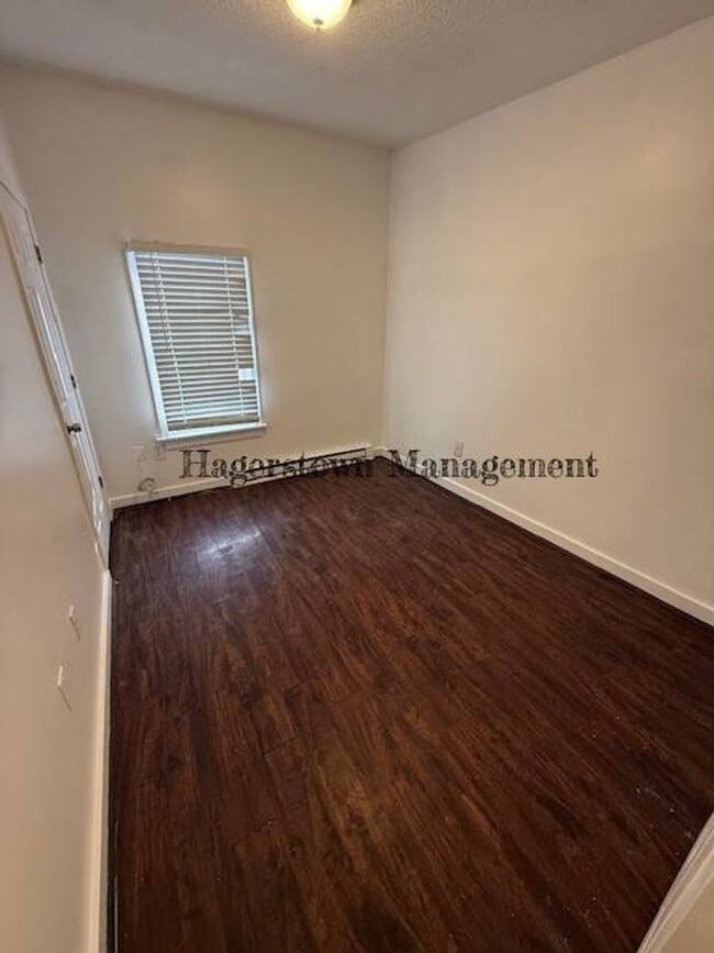 Building Photo - Duplex