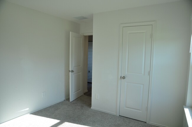 Building Photo - 31303 Yatesbury Ln