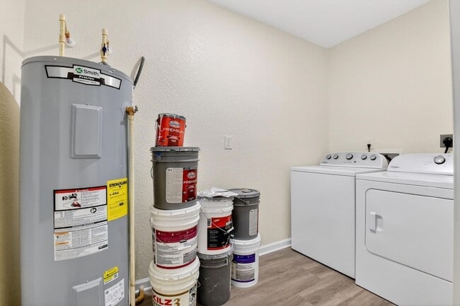 Building Photo - 857 W 3rd St