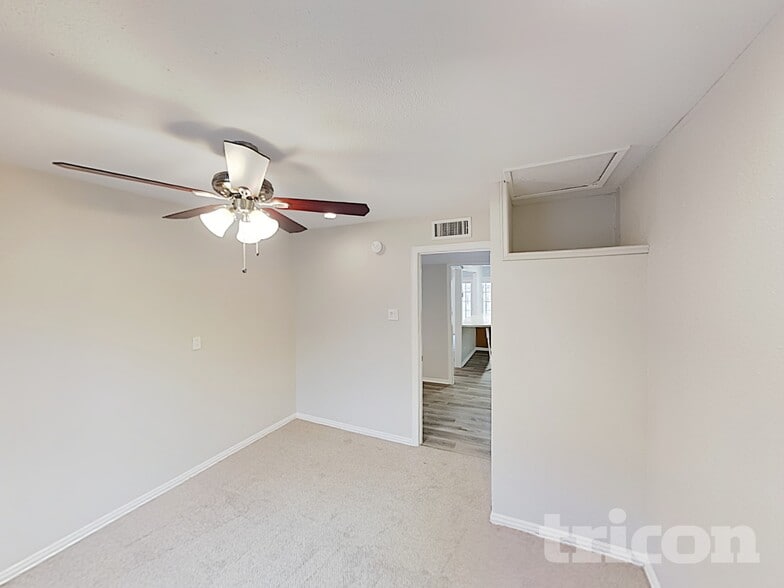 Building Photo - 4114 Hartford Dr