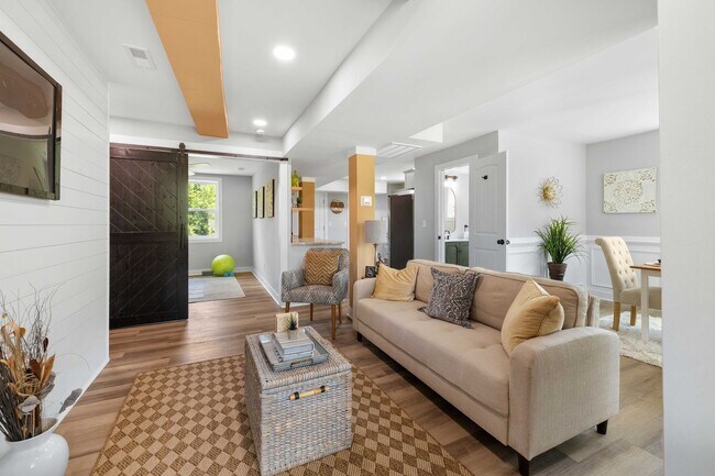 Building Photo - Newly renovated 4 bed 2.5 bath, located in downtown Wilmington