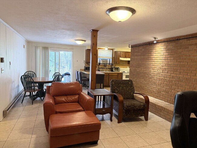 Building Photo - Spacious 1BR / 1BA Basement Apartment Just Minutes From Town