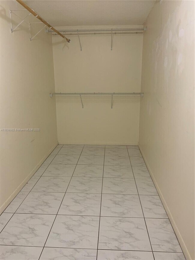 Building Photo - 2405 Antigua Cir