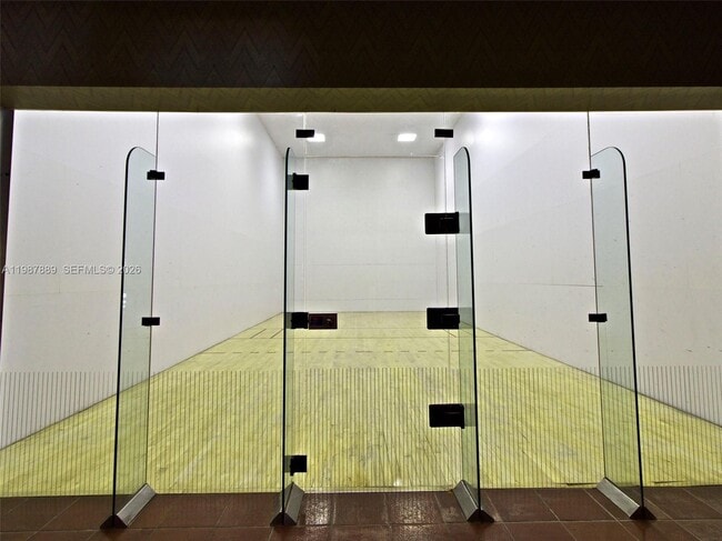 Building Photo - 19901 E Country Club Dr