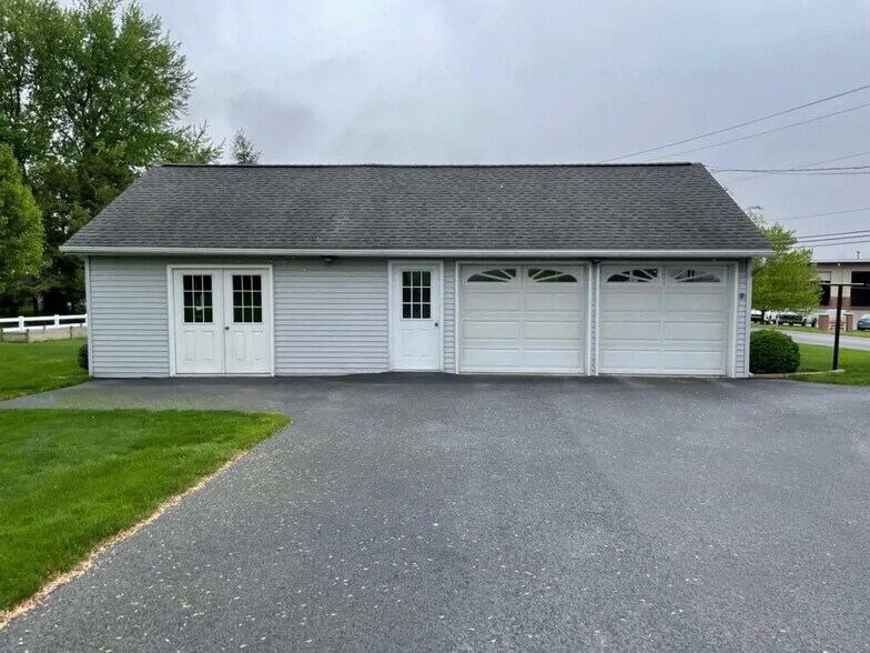 Building Photo - 3409 Division Hwy