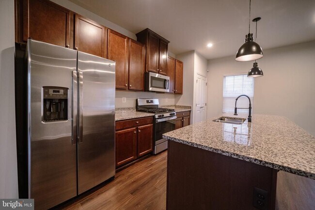 Building Photo - 9816 Cedarmass Cir