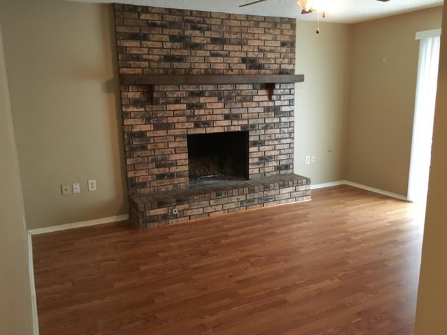 Building Photo - Charming Single Family Home in South Pointe