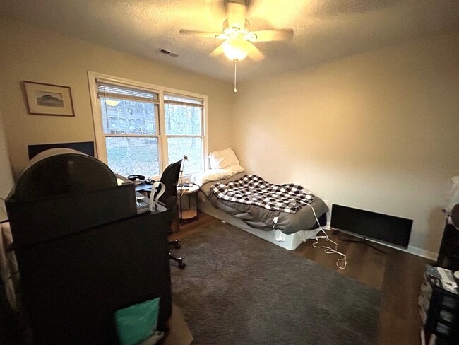 Building Photo - Spacious 3BD/2BA townhome near NCSU available in August 2026!