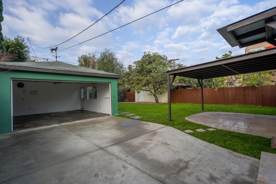 Building Photo - 2587 S Westgate Ave