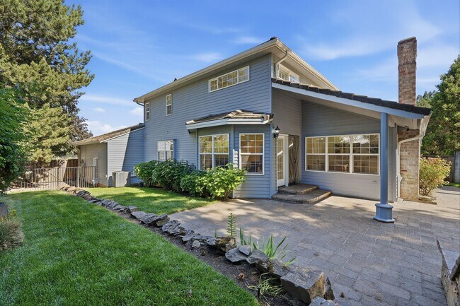 Building Photo - 17903 Ridge Lake Dr