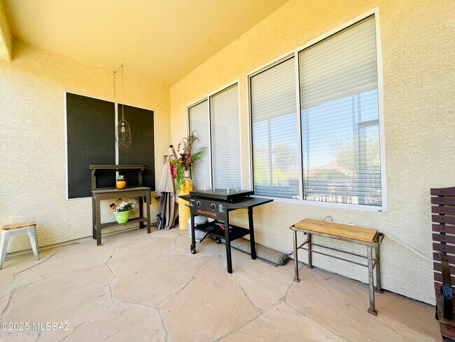 Building Photo - 13045 N Burrobush Loop
