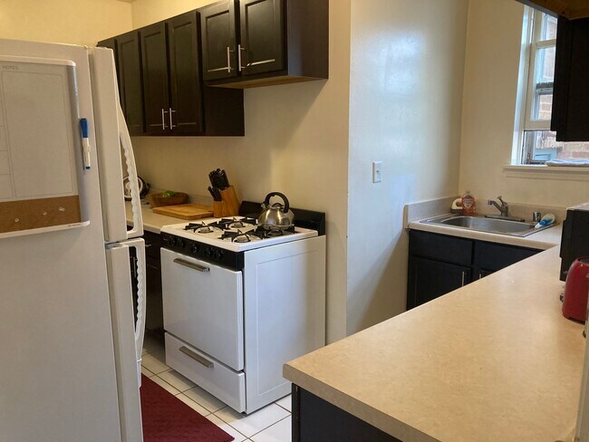 Building Photo - 5425 W Martin Dr