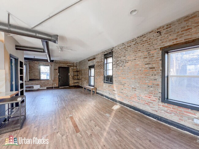 Building Photo - 639 N Troy St