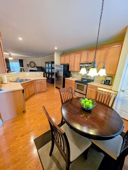 Building Photo - 711 Keystone Park Dr