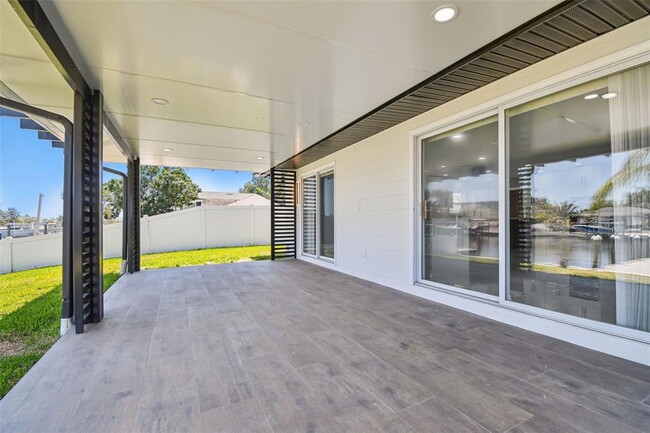 Building Photo - 3913 Fontainebleau Dr