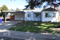 Building Photo - Three Bedroom, Two Bathroom House in San P...