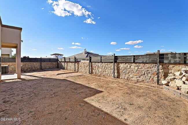 Building Photo - 14805 Holly Springs