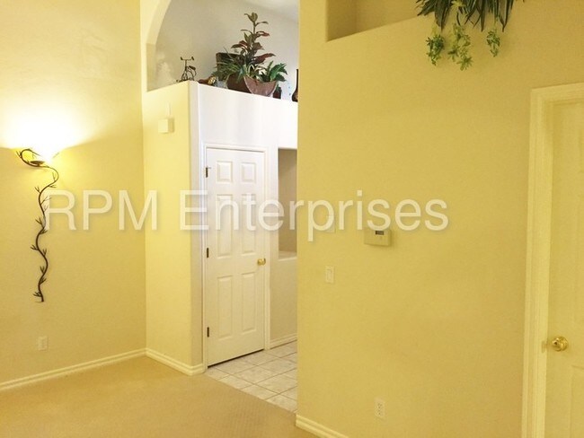 Building Photo - MOVE IN SPECIAL of $300 Off First Months Rent