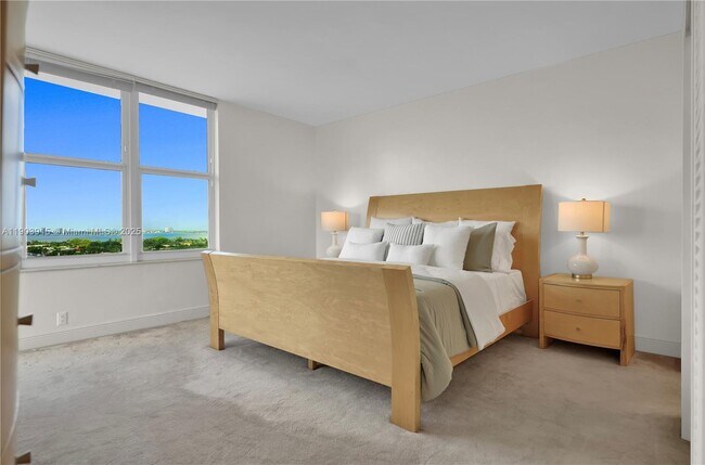 Building Photo - 4747 Collins Ave