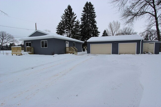 Building Photo - 902 3rd Ave N